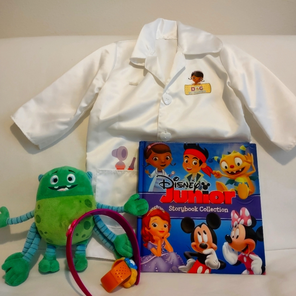 Disney Junior book storybook kids Doc McStuffins dress up set Glo-Bo plush toy